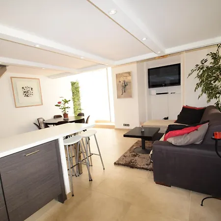 Jade Duplex - No Better Location In