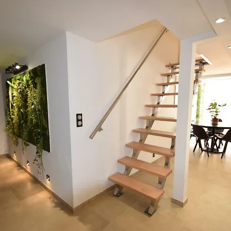 Jade Duplex - No Better Location In アパート *