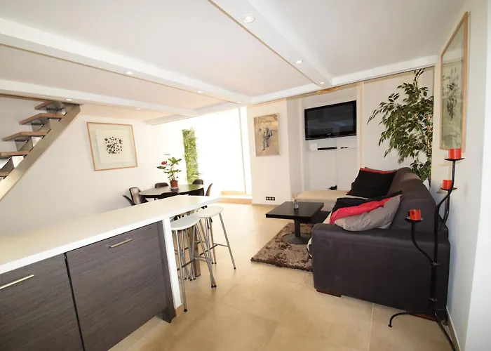 Jade Duplex - No Better Location In