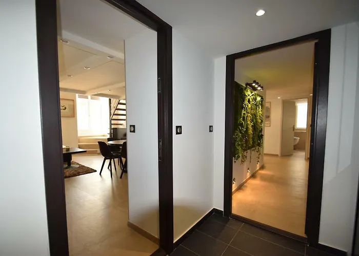 Jade Duplex - No Better Location In * Nice