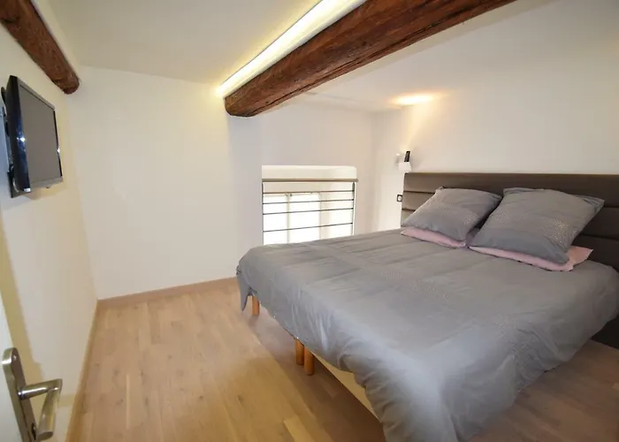 Jade Duplex - No Better Location In דירה